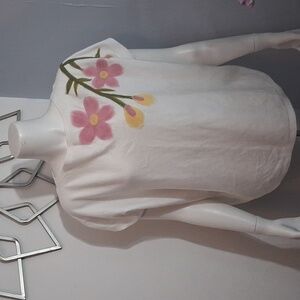 Aaeda Women's White Floral Sweatshirt